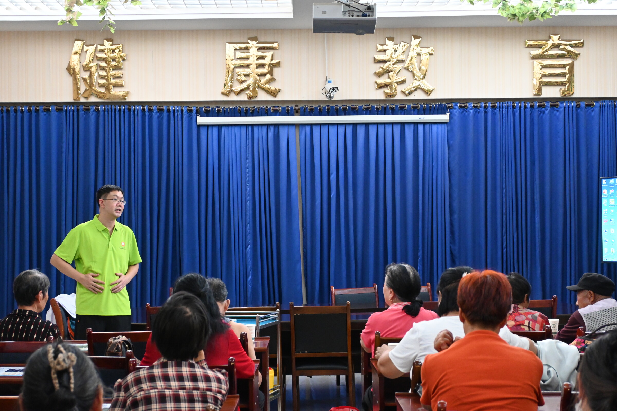 川北医学院“医心系民，勤满绿洲”三下乡社会实践队赴苏武镇开展慢病防控义诊