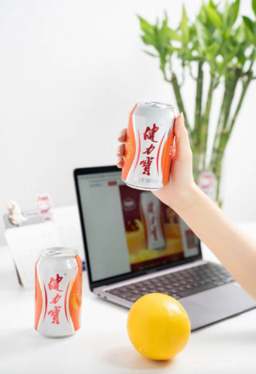 健力宝经典橙蜜味含电解质饮料，助力运动与生活健康