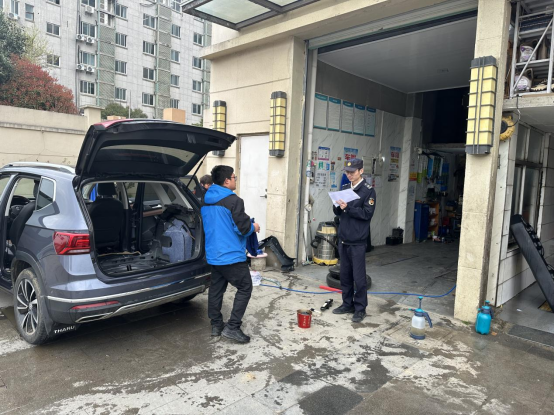 溧水开发区城管中队：开展洗车店专项整治工作