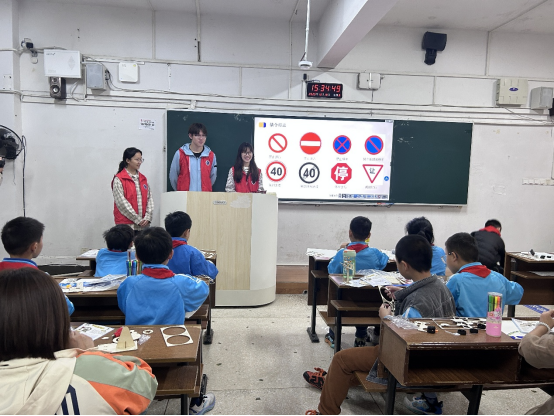 文明交通进校园 青春力量携手行——“文明出行·湖财相伴”宣讲团开展交通安全宣传系列活动第3张