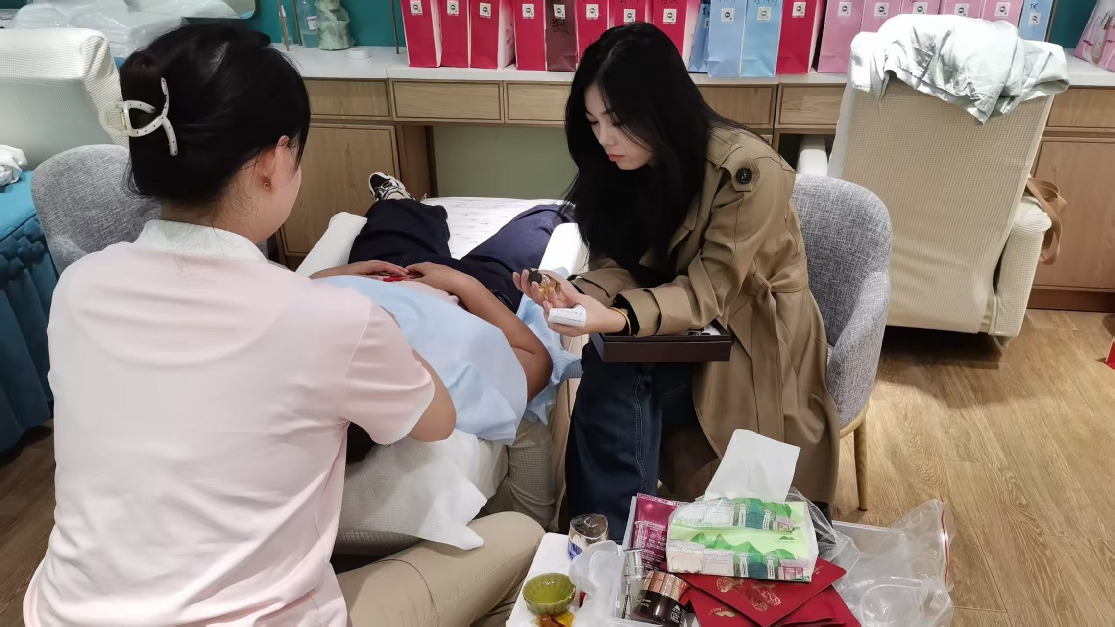 从“流水线”到“生命线”:她们在植物医生重塑人生 从“流水线”到“生命线”:她们在植物医生重塑人生