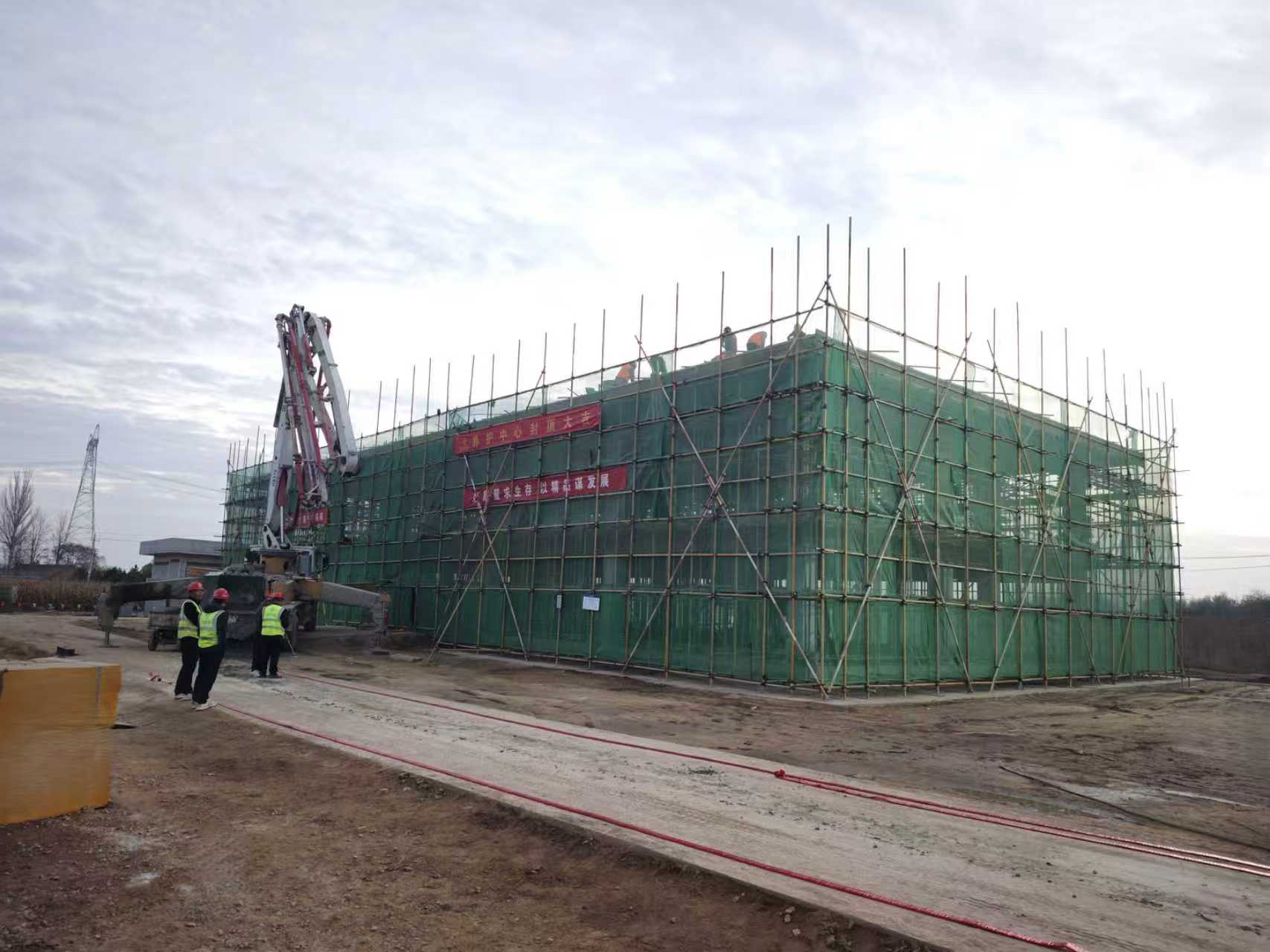 G244线庆阳过境段公路项目养护工区养护中心主体结构顺利封顶