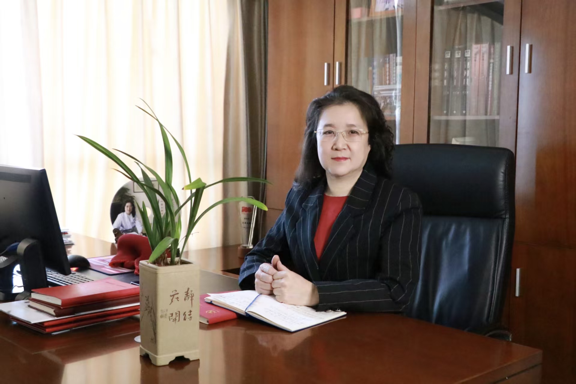重要提示！深圳市资深眼底病专家赵铁英院长率团队入驻深圳南山华厦眼科医院开展工作！
