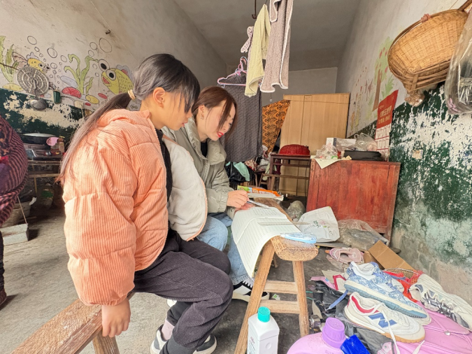 一件冬衣一份情,“小海豚计划”暖冬信笺照亮童心第2张-成都新闻网 一件冬衣一份情,“小海豚计划”暖冬信笺照亮童心第2张