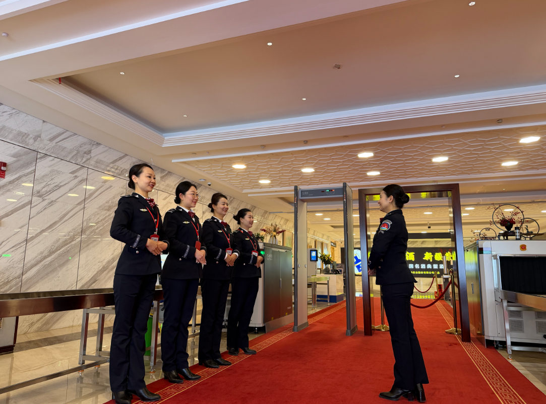 乌鲁木齐国际机场分公司安全检查总站开展全英语岗位练兵 以实战演练筑牢国际枢纽服务根基