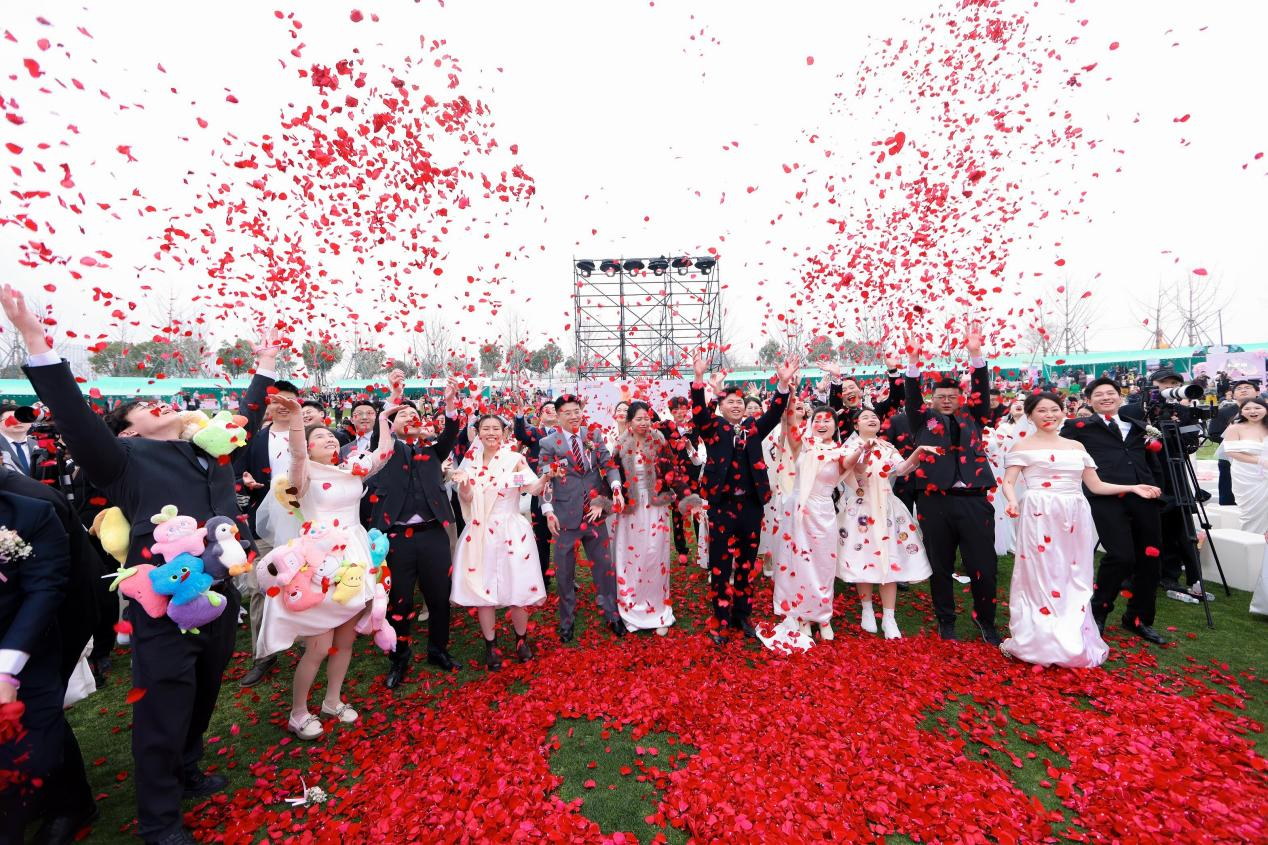 Soul里的相遇,走进了这场百人集体婚礼