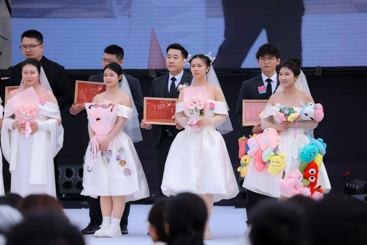 Soul里的相遇,走进了这场百人集体婚礼