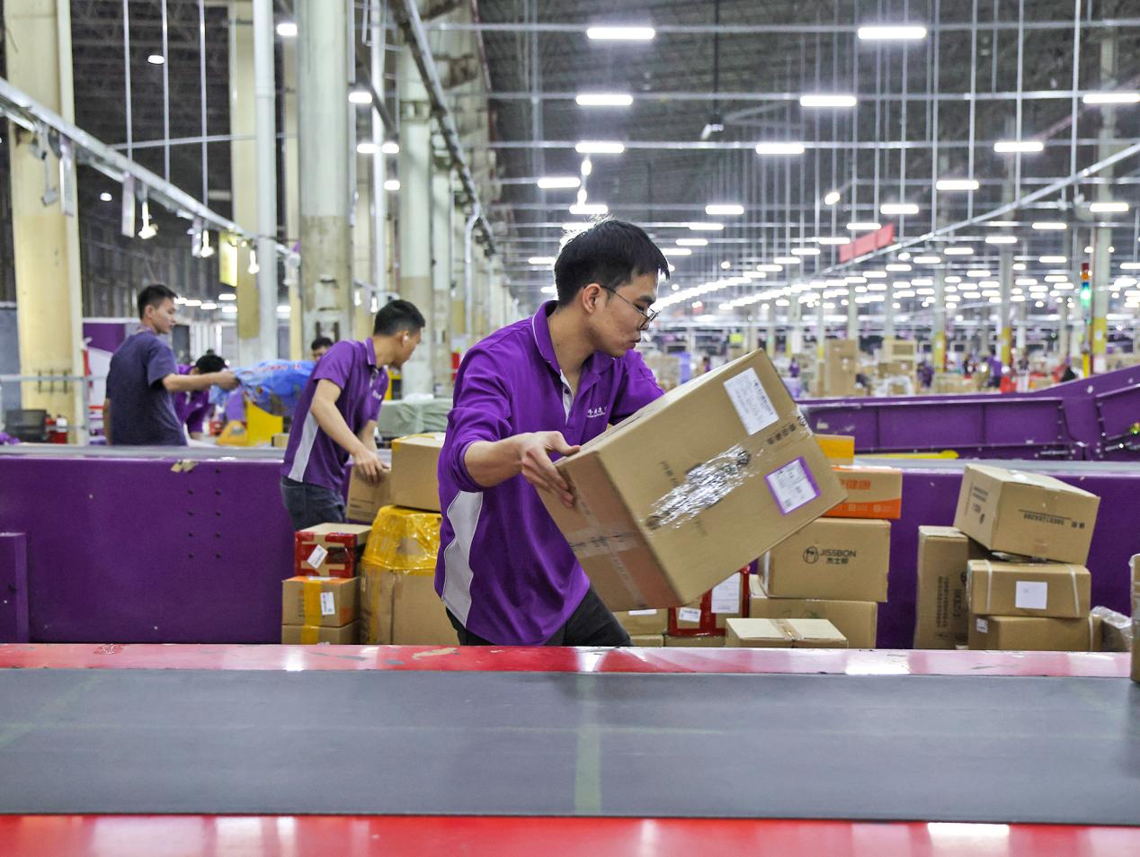 ​跨越速运“当天达”：不止是速度，更是可靠与安心