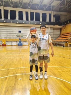 五联冠运动品牌：青春活泼 健康快乐 正气品质 责任担当