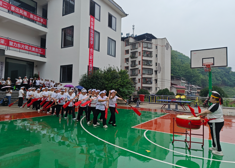 合江：“乘风破浪·青松摆渡”旱地龙舟民俗体验活动