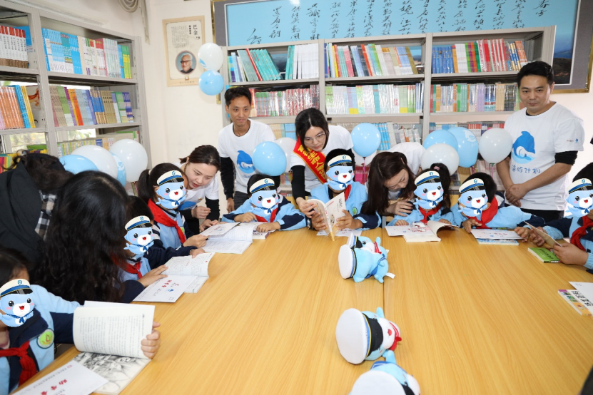 书香润童心 ——富德生命人寿“小海豚图书室”落户巴中万安小学第1张-成都新闻网 书香润童心 ——富德生命人寿“小海豚图书室”落户巴中万安小学第1张
