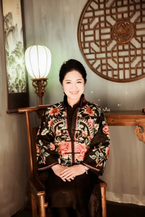 爵绣创始人王玉平专访：传承千年手绣文化，以传统，绣现代