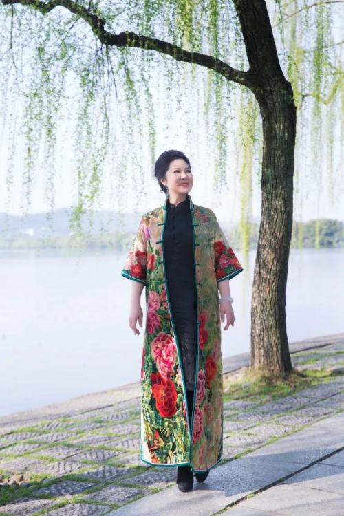 爵绣创始人王玉平专访：传承千年手绣文化，以传统，绣现代