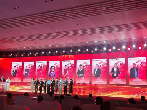 中科磊鑫建设公司总裁刘浩受邀出席第六届公益事业大典
