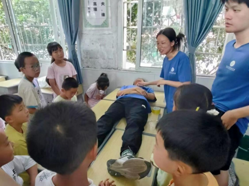 湖南财政经济学院“芙蓉学子”：保护童心，伴幼同行