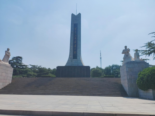 缅怀英烈垂青史，继承精神传千古——曲阜师范大学红色青岩实践队