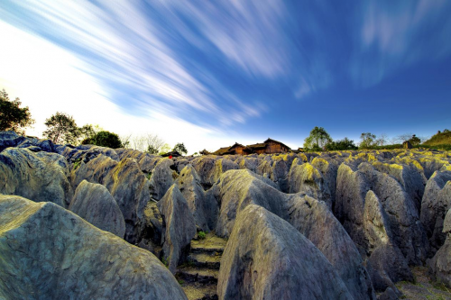 Strive to create a national 5A scenic spot and unlock the new development of Xingwen Stone Sea