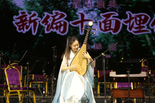 “可信、可爱、可敬的中国” 第二届民族管弦乐新春音乐会在江西应用科技学院上演