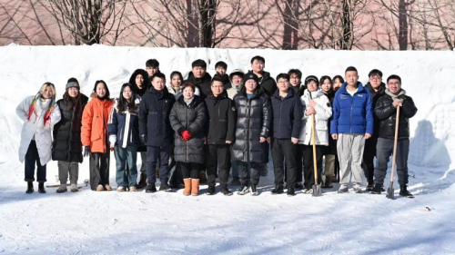 辽宁石油化工大学艺术设计学院赴赫图阿拉城开展雪雕活动