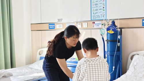 润城普瑞眼科医院成功救助云南保山三胞胎斜视儿童