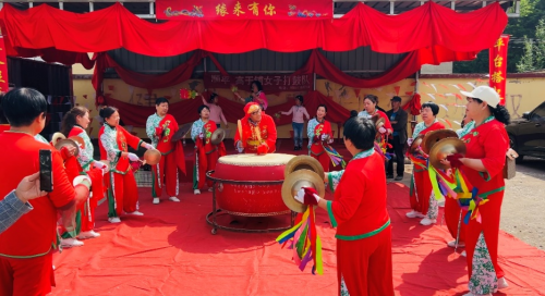 央视采编组携手天坛集团走进顺平县史家沟