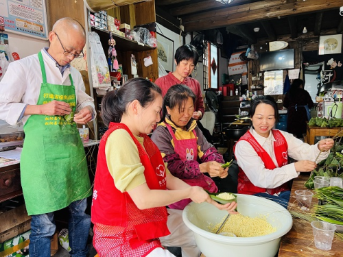 點亮志愿微光 奏響新時代奉獻之歌