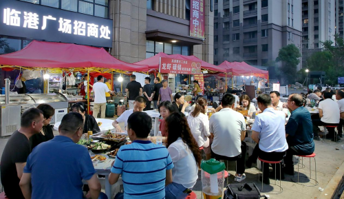 PG电子官方蚌埠市经开区长淮卫镇临港广场美食街火爆开业引爆都邑味蕾！(图1)