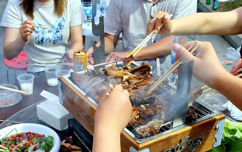 PG电子官方蚌埠市经开区长淮卫镇临港广场美食街火爆开业引爆都邑味蕾！(图2)