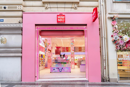 进驻巴黎香街毗邻LV，名创优品欧洲最大旗舰店盛大开业