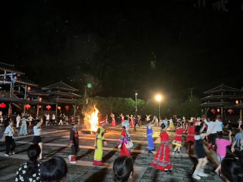 “以爱之名 浪漫七夕”情定土家十三寨自驾活动顺利举行