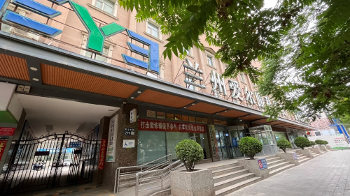 姐妹情深,共赴清晰视界——云云与馨馨在兰州爱尔眼科医院成功摘镜(图1) 姐妹情深,共赴清晰视界——云云与馨馨在兰州爱尔眼科医院成功摘镜(图1)