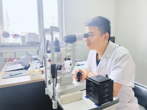 姐妹情深,共赴清晰视界——云云与馨馨在兰州爱尔眼科医院成功摘镜(图3) 姐妹情深,共赴清晰视界——云云与馨馨在兰州爱尔眼科医院成功摘镜(图3)