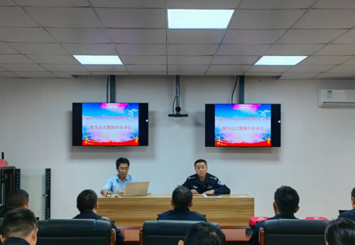 贵定公安配发AED自动体外除颤仪