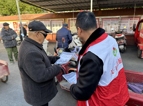 苗寺村关工委开展道路交通安全教育活动