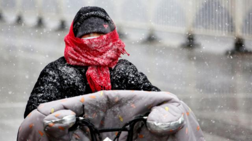 打破冬季脸干 “魔咒”,弥玥泉喷雾实力润养,重拾水润肌