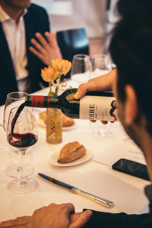 图比克无醇红酒——春节酒局的另一种打开方式