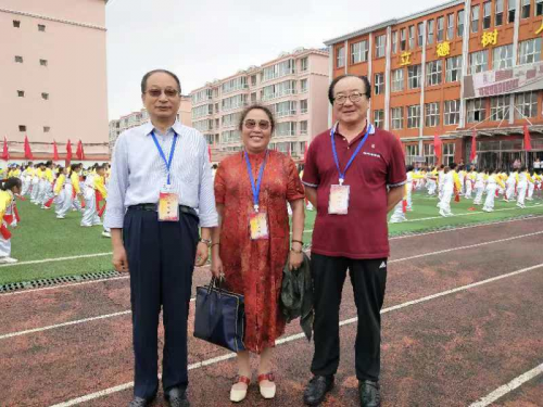 呼伦贝尔民族诗词协会会长戴明荣受邀出席第八届公益事业大典