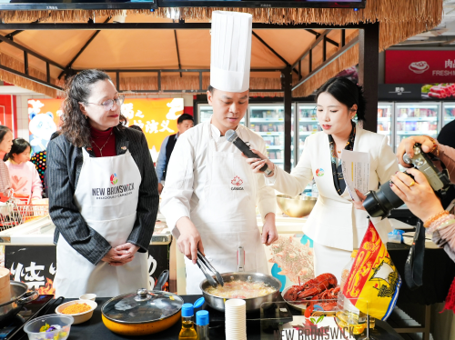 大润发“年货大街”年味十足  加拿大海鲜盛宴为餐桌增鲜