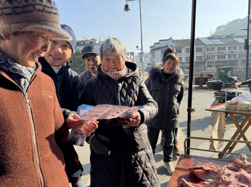 普法宣传迎新春 “法治年货”添年味