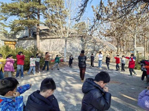 点亮新星，逐梦星河——华北电力大学(保定）“五彩花蕾”儿童美育志愿服务团队赴河北易县听松书院开展寒假美育冬令营