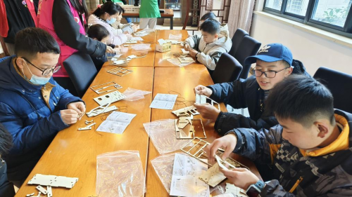 “骐骥领航 德育润心”帮困助学实践团联合兵希社工站开展“追寻历史，桥建未来”青少年路桥文化科普研学活动