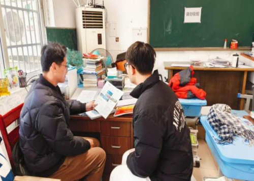 师恩难忘昔日情 桃李归来今日意