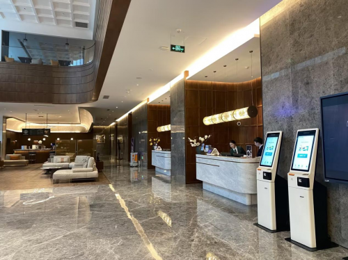 鹿马立式酒店自助机——告别传统人工前<span class=