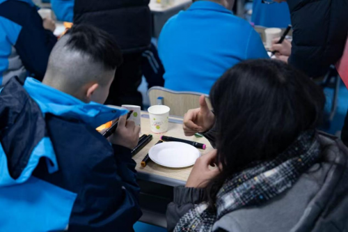 美术与设计学院 国际教育学院“心手相连，艺路童行”活动