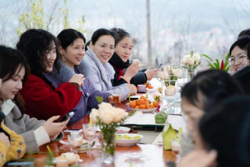 武穴烟草：解锁春日限定，绽放巾帼芳华