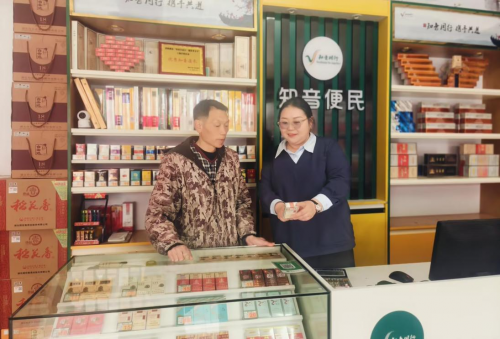 奔赴在红土地上的金叶情