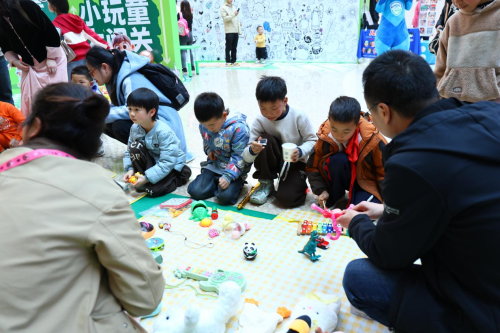 贵州爱尔眼科联合美的悦然广场开展“全国近视防控宣传教育月”主题活动​(图5)