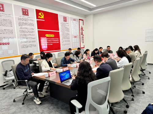 深化校企合作 共促人才发展——贵阳市人大领导一行莅临贵州爱尔眼科医院开展“访企拓岗”专项活动(图2)
