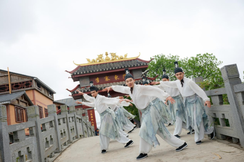 广西宾阳：首届“那”运会暨炮龙有约欢乐荟启幕 文旅融合激活乡村振兴新动能