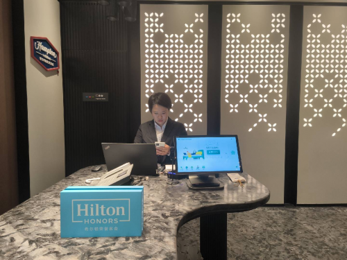 鹿马台式酒店自助入住机——快速完成身份验证,缩短入住等待时间
